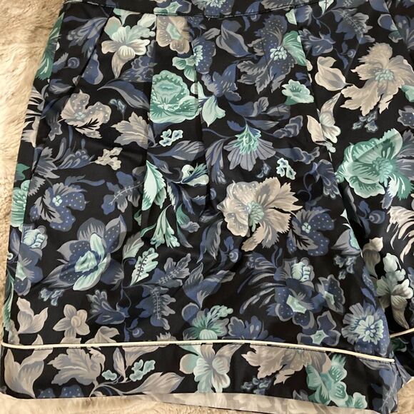 : : BURBERRY Floral Shorts : : - Picture 4 of 14